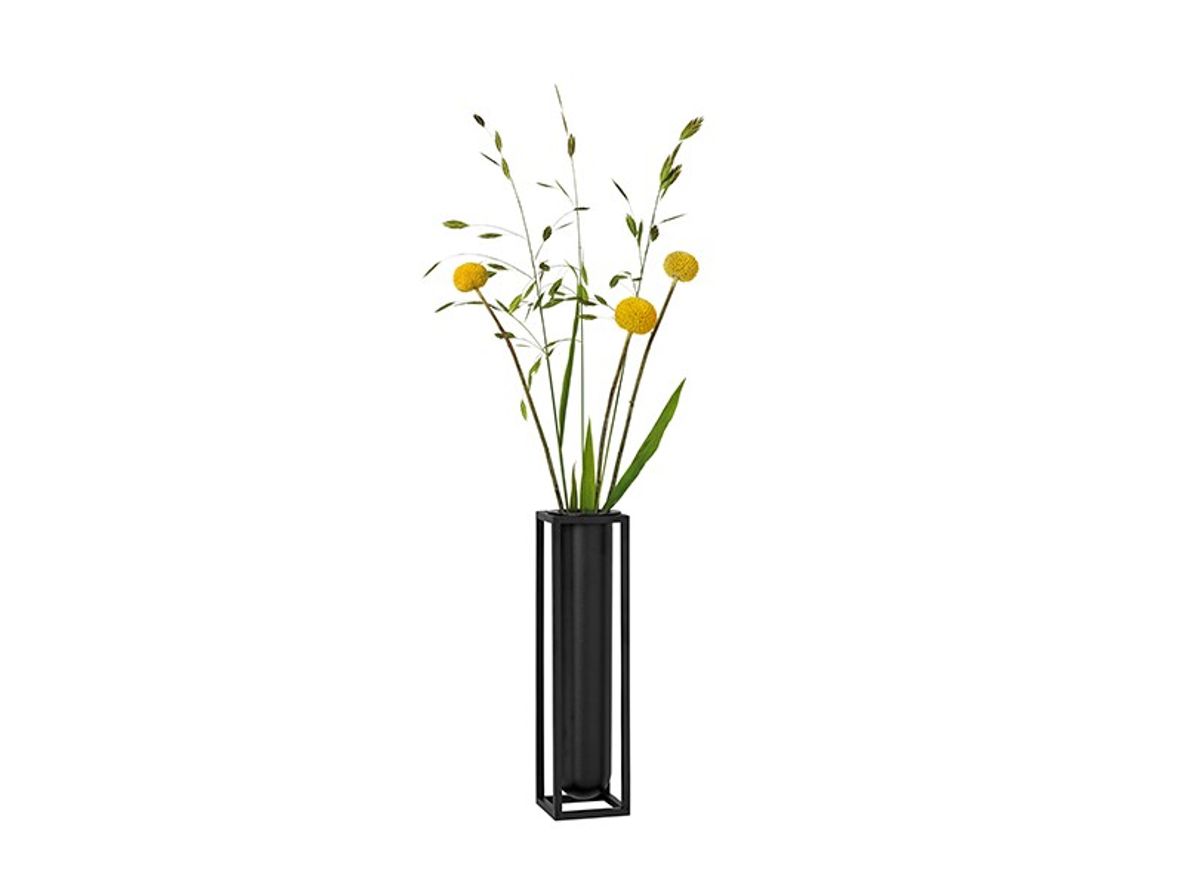 Audo Copenhagen - Kubus Vase - Vase - Flora Black - 6x6x24 cm Audo Copenhagen - Kubus Vase - Vase - Flora Black - 6x6x24 cm