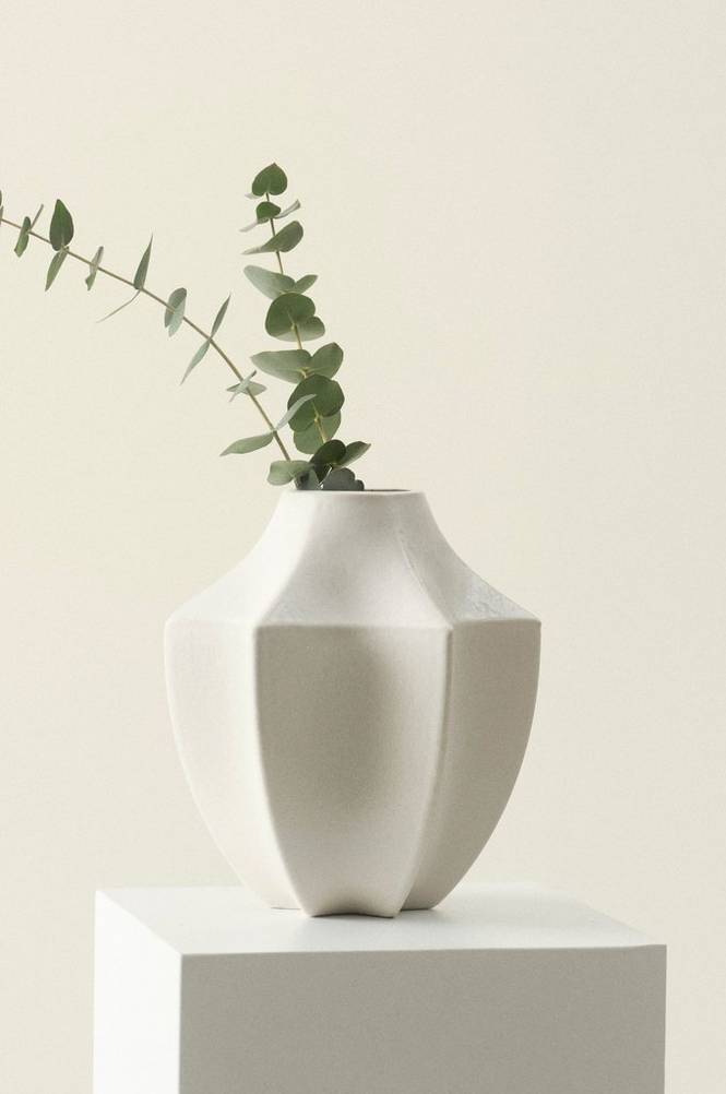 BERIT vase - h⌀jde 27 cm Naturlig hvid BERIT vase - h⌀jde 27 cm Naturlig hvid