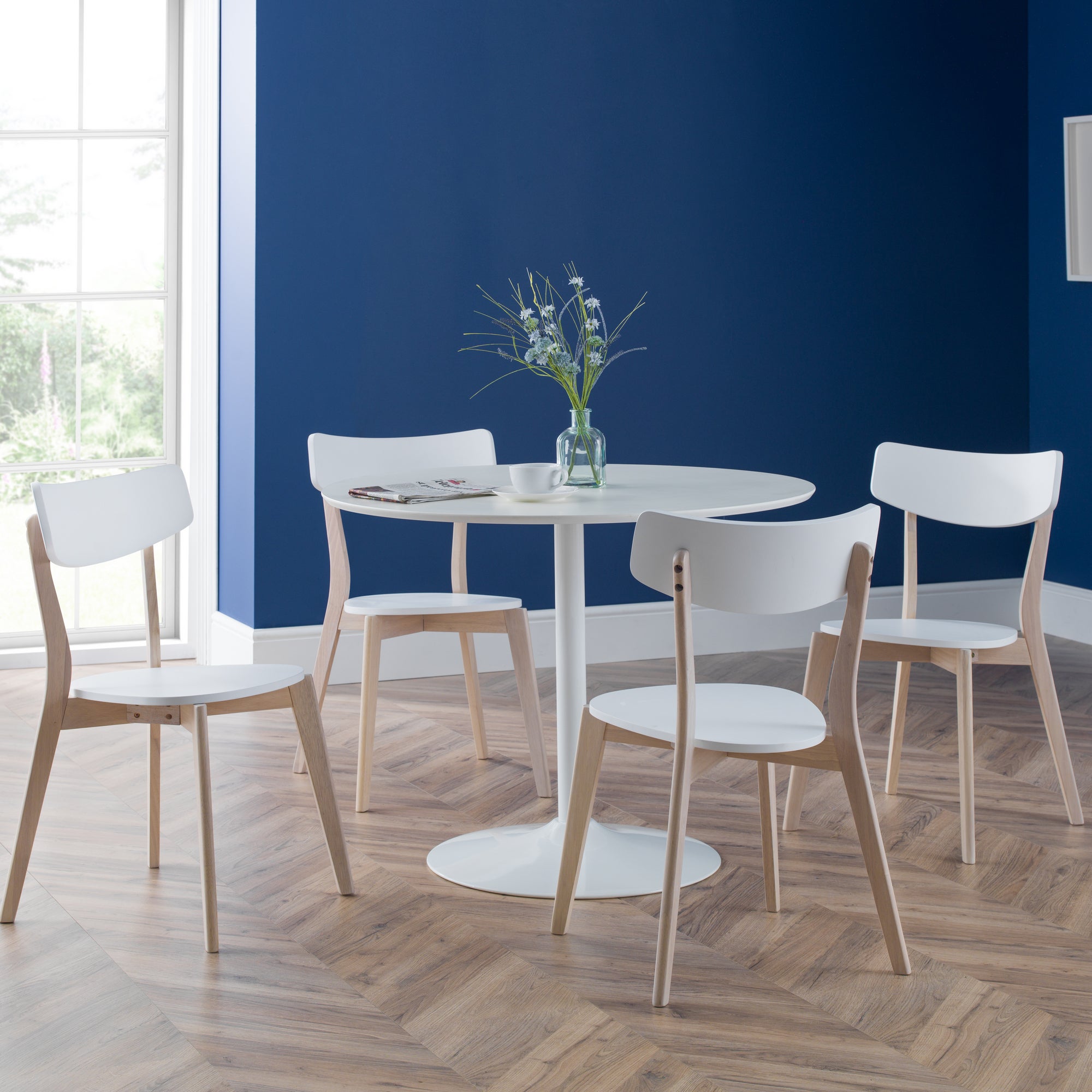Blanco Round Pedestal Dining Table with 4 Casa Chairs, White White