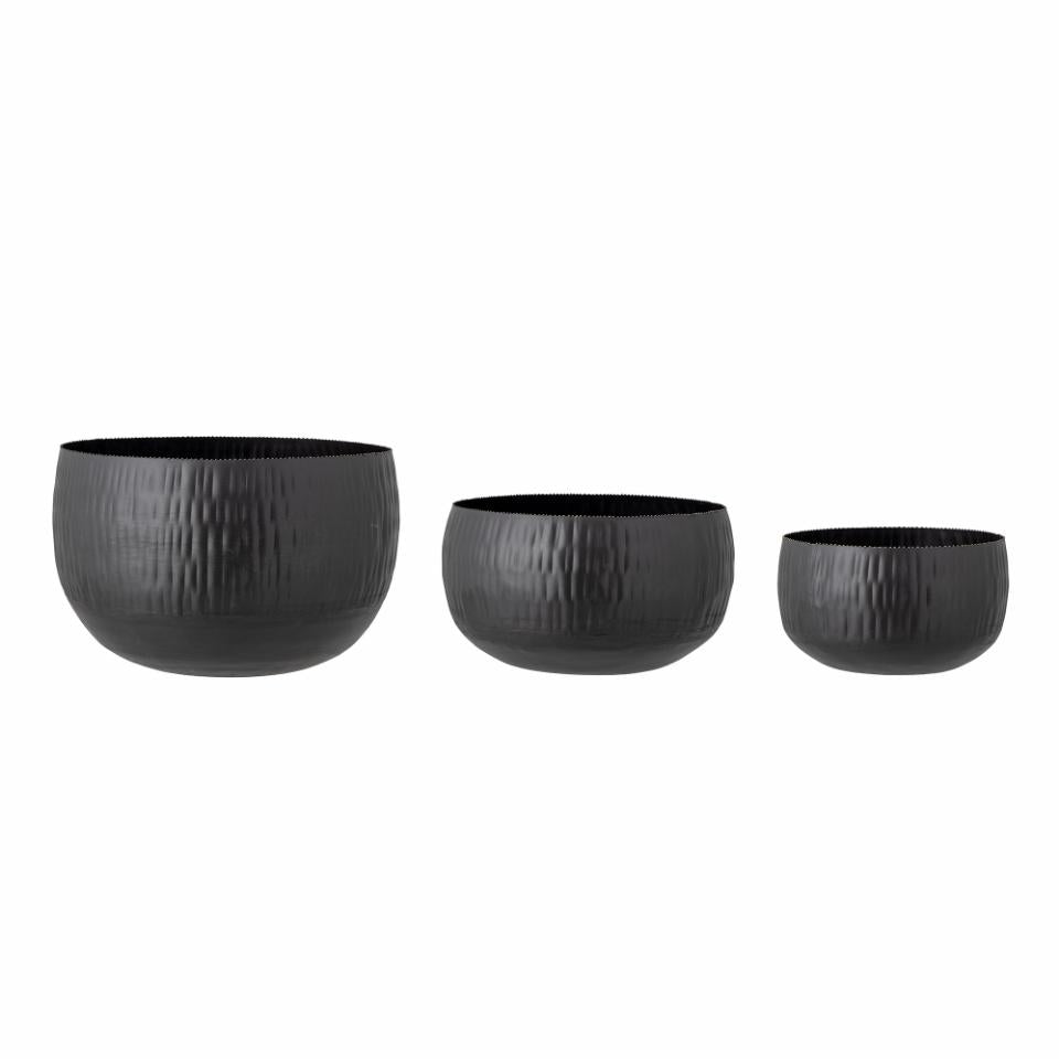 Bloomingville Outdoor Abisha Set of 3 Iron Flowerpots in Black Bloomingville Outdoor Abisha Set of 3 Iron Flowerpots in Black