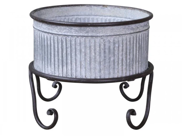 Chic Antique, Skjuler på fod m. riller, dekoration, Antique zink, sort, Jern, H:23 x Ø: 27,5 cm Chic Antique, Skjuler på fod m. riller, dekoration, Antique zink, sort, Jern, H:23 x Ø: 27,5 cm