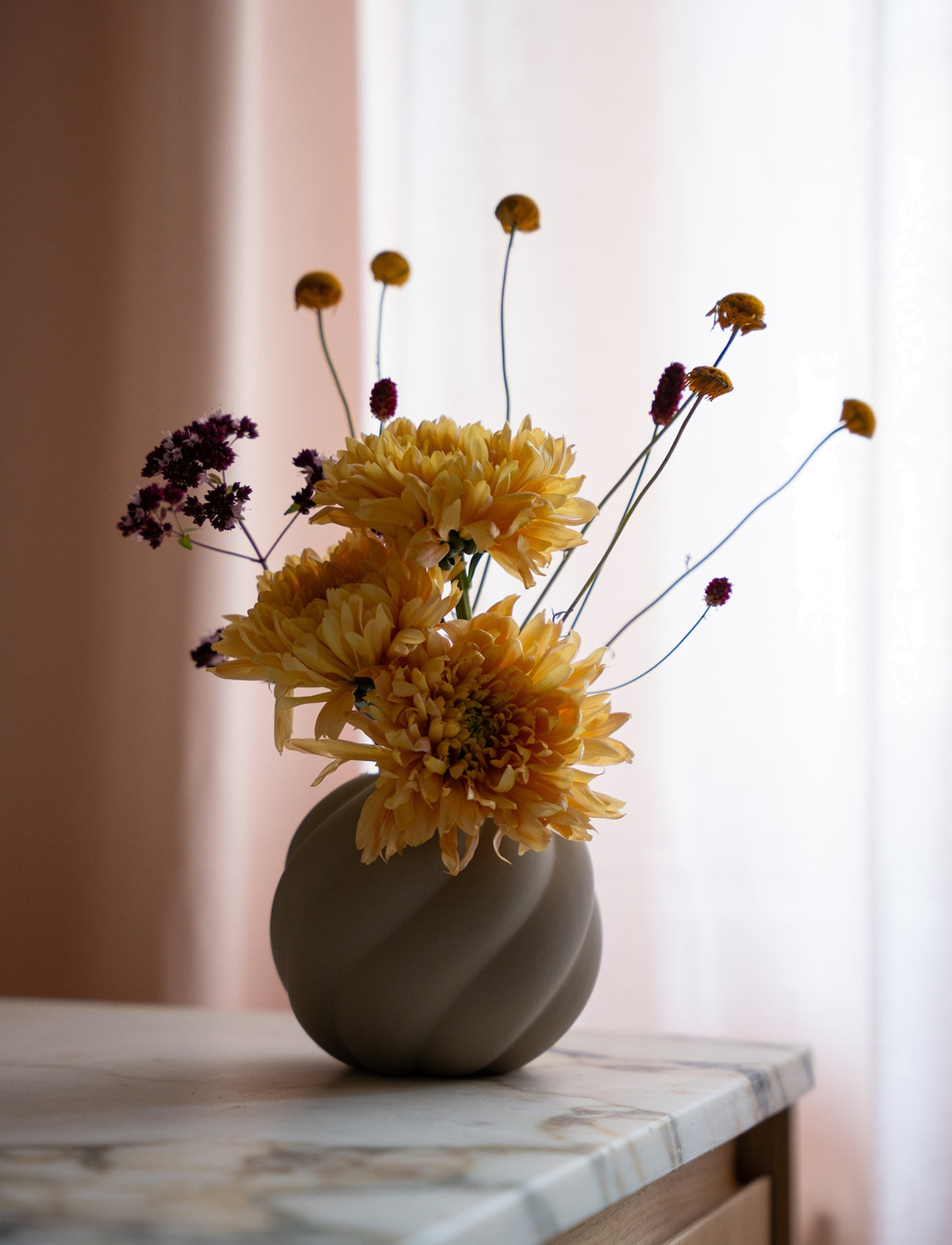 Cooee Design | Twist Ball Vase | H:12CM Cooee Design | Twist Ball Vase | H:12CM