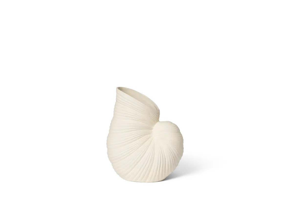 Ferm Living - Shell Vase - Vase - Off-white - B: 15.5 x H: 26.5 x D: 22 cm Ferm Living - Shell Vase - Vase - Off-white - B: 15.5 x H: 26.5 x D: 22 cm