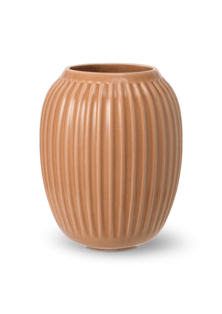 Hammershøi vase - karamel, H: 21cm. Hammershøi vase - karamel, H: 21cm.