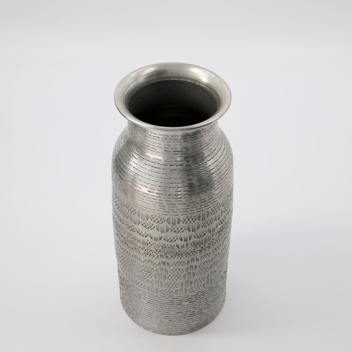 House Doctor - Vase, Fenja, Antik sølv - H26 x Ø11 cm House Doctor - Vase, Fenja, Antik sølv - H26 x Ø11 cm