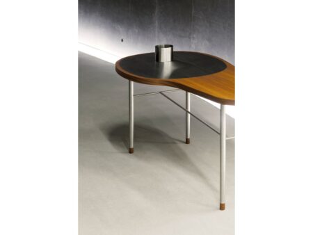 House of Finn Juhl - Ross Sofabord - Sofabord - Walnut / Stainless Steel w. Vase - L: 120 x W: 30/60 x H: 58 cm