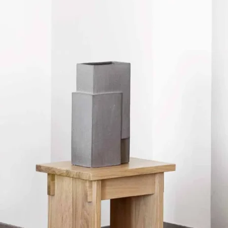 KRISTINA DAM STUDIO Monolith vase, Small - grå stentøj