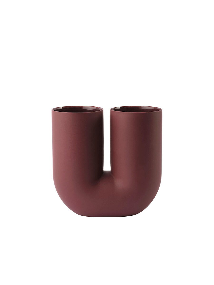Kink Vase, deep red fra Muuto Kink Vase, deep red fra Muuto