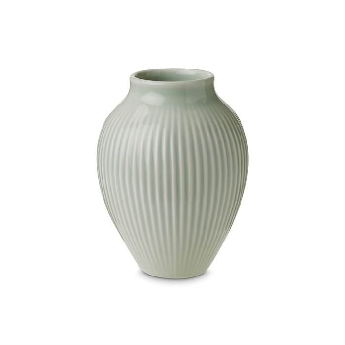 Knabstrup Keramik - vase med riller - Støvet grøn - 12,5 cm. Knabstrup Keramik - vase med riller - Støvet grøn - 12,5 cm.