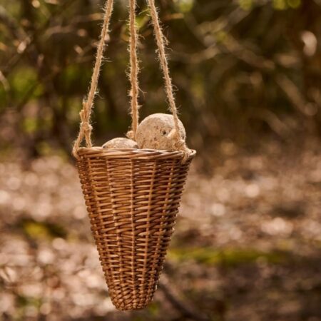 Kurv kegleformet t/ foderkugler m/ jutesnor - Ib Laursen