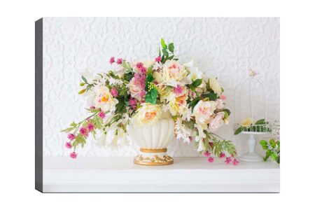 Lærred 70x100 cm - Smuk buket farverige blomster i en elegant vase - Lyserød / Grøn / Creme