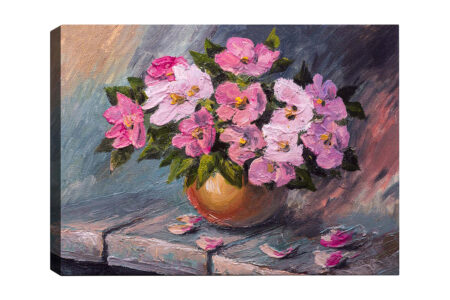 Lærred 70x100 cm - Smuk buket lyserøde blomster i en rund vase - Lyserød / Grøn / Beige