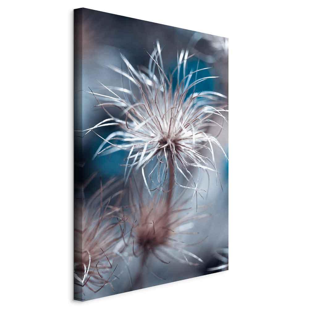 Lærredsbillede Plante i Blå Nuancer - Lodret - 80 x 120 cm - Standard Lærredsbillede Plante i Blå Nuancer - Lodret - 80 x 120 cm - Standard