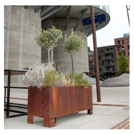 Land Modern - Aflang plantekasse i Corten med ben - 40 x 60cm