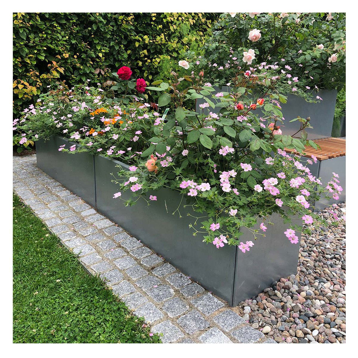 Land Modern Stor aflang plantekasse i galvaniseret stål - 120 x 240 x 80 cm høj (Stablet) Land Modern Stor aflang plantekasse i galvaniseret stål - 120 x 240 x 80 cm høj (Stablet)