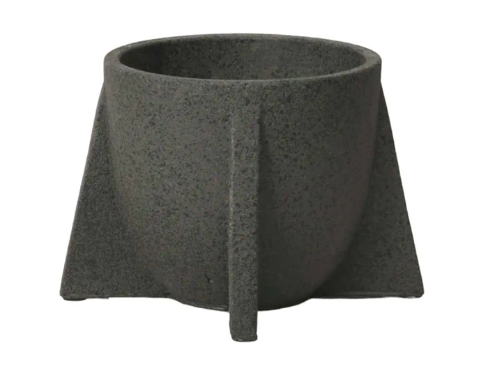 Lauvring, Nadira, Urtepotte, Sort, Cement, D:18,5 x H:12 cm Lauvring, Nadira, Urtepotte, Sort, Cement, D:18,5 x H:12 cm