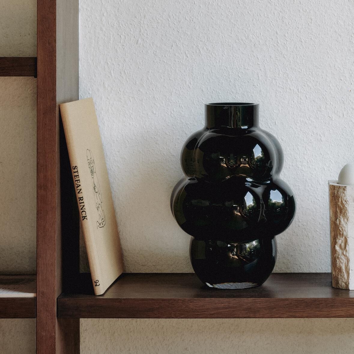 Louise Roe Balloon Vase 04 Black Louise Roe Balloon Vase 04 Black