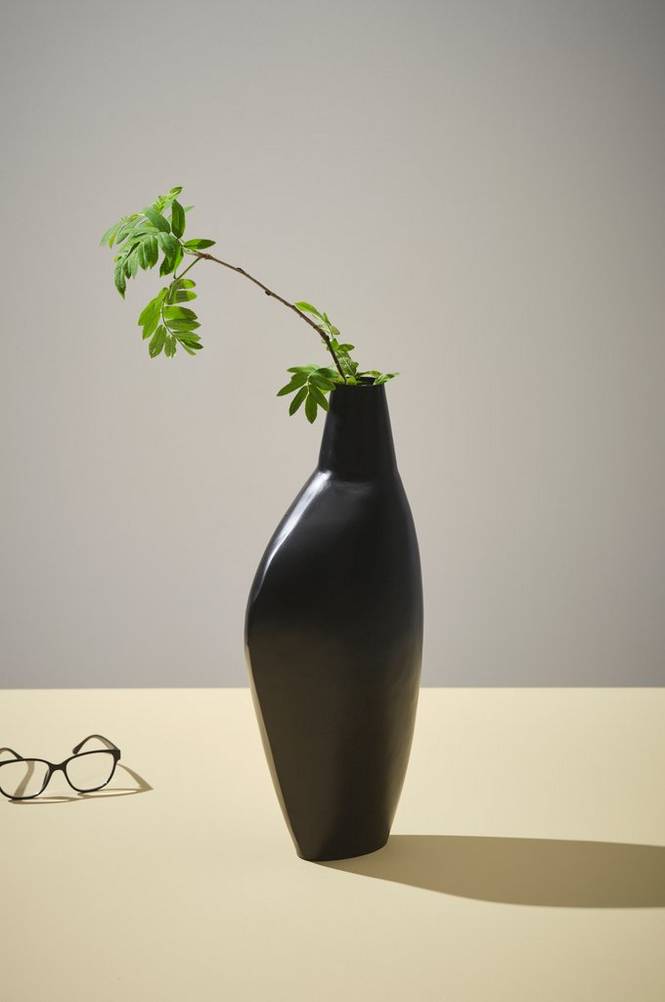 MARGOT Vase, h⌀jde 43 cm Mat sort MARGOT Vase, h⌀jde 43 cm Mat sort