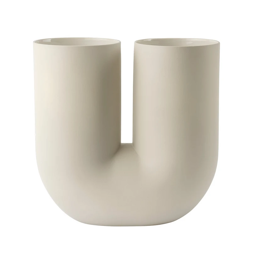Muuto - Kink Vase H36 Sand Muuto - Kink Vase H36 Sand