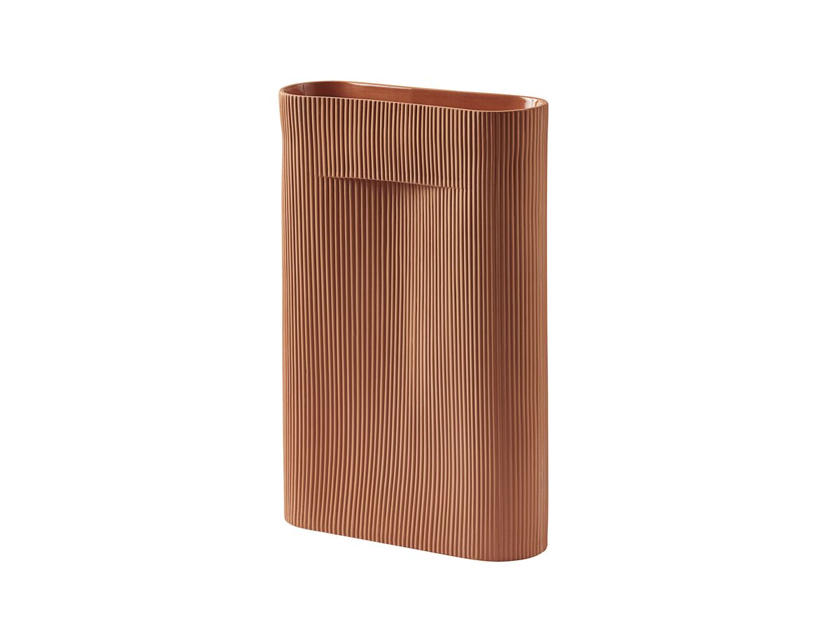 Muuto - Ridge Vase - Vase - Large - Terracotta - W8,5 x L23 x H48,5 cm Muuto - Ridge Vase - Vase - Large - Terracotta - W8,5 x L23 x H48,5 cm