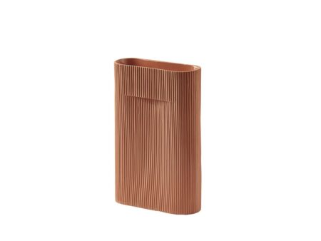 Muuto - Ridge Vase - Vase - Medium - Terracotta - W8,5 x L23 x H35 cm