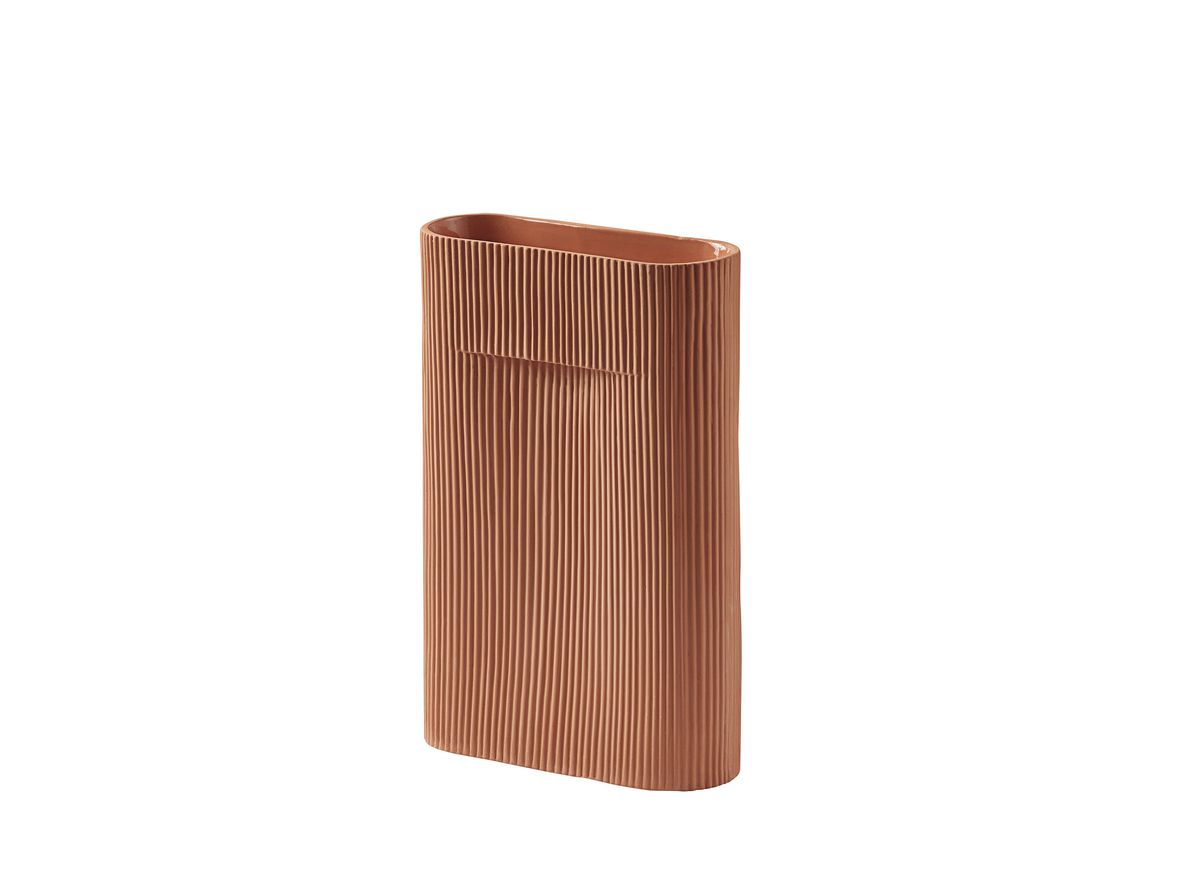 Muuto - Ridge Vase - Vase - Medium - Terracotta - W8,5 x L23 x H35 cm Muuto - Ridge Vase - Vase - Medium - Terracotta - W8,5 x L23 x H35 cm
