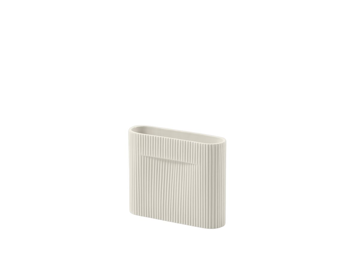 Muuto - Ridge Vase - Vase - Small - Off-White - W6 x L20 x H16,5 cm Muuto - Ridge Vase - Vase - Small - Off-White - W6 x L20 x H16,5 cm
