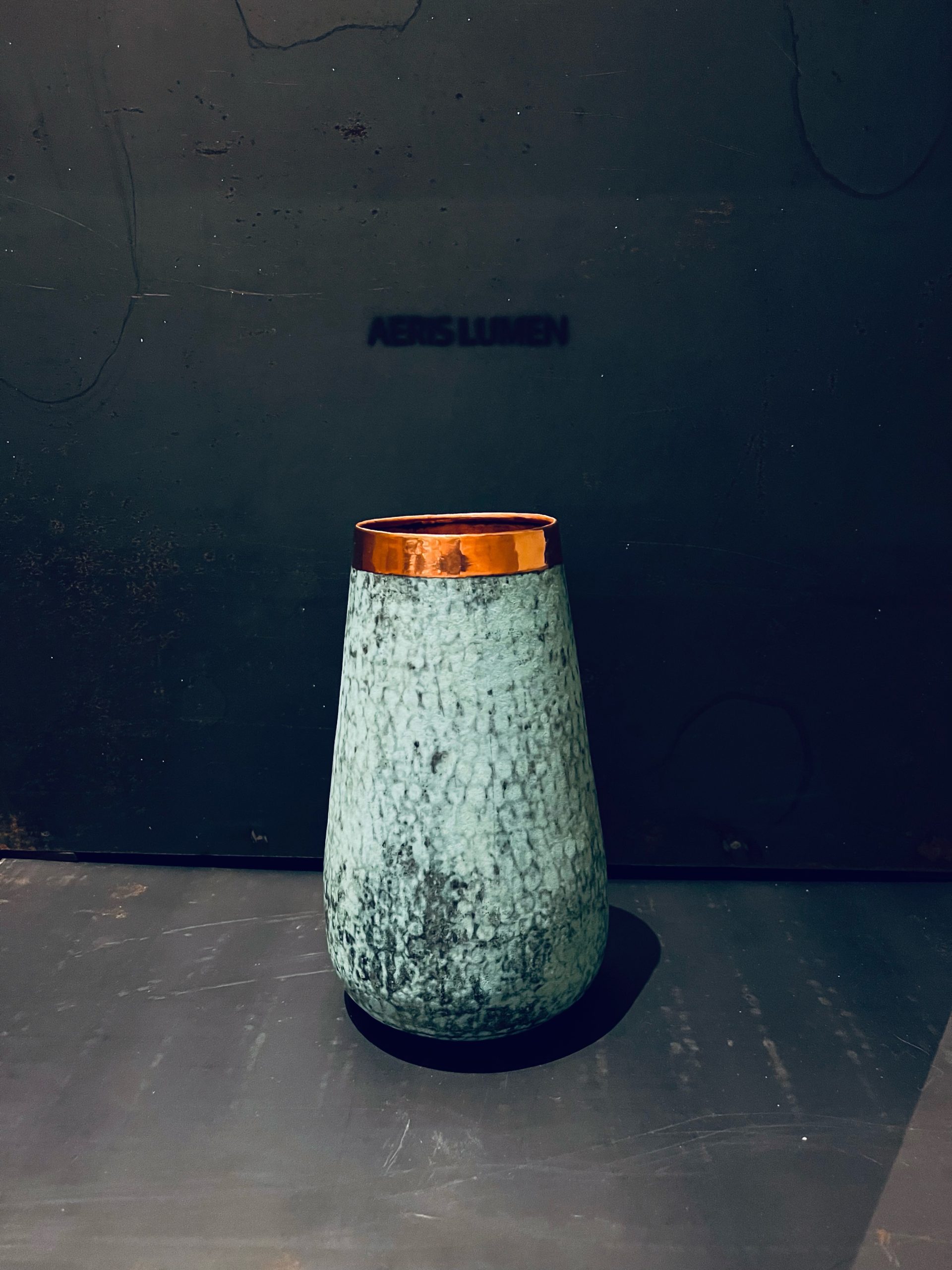 Oxideret kobbervase 21 cm høj Oxideret kobbervase 21 cm høj