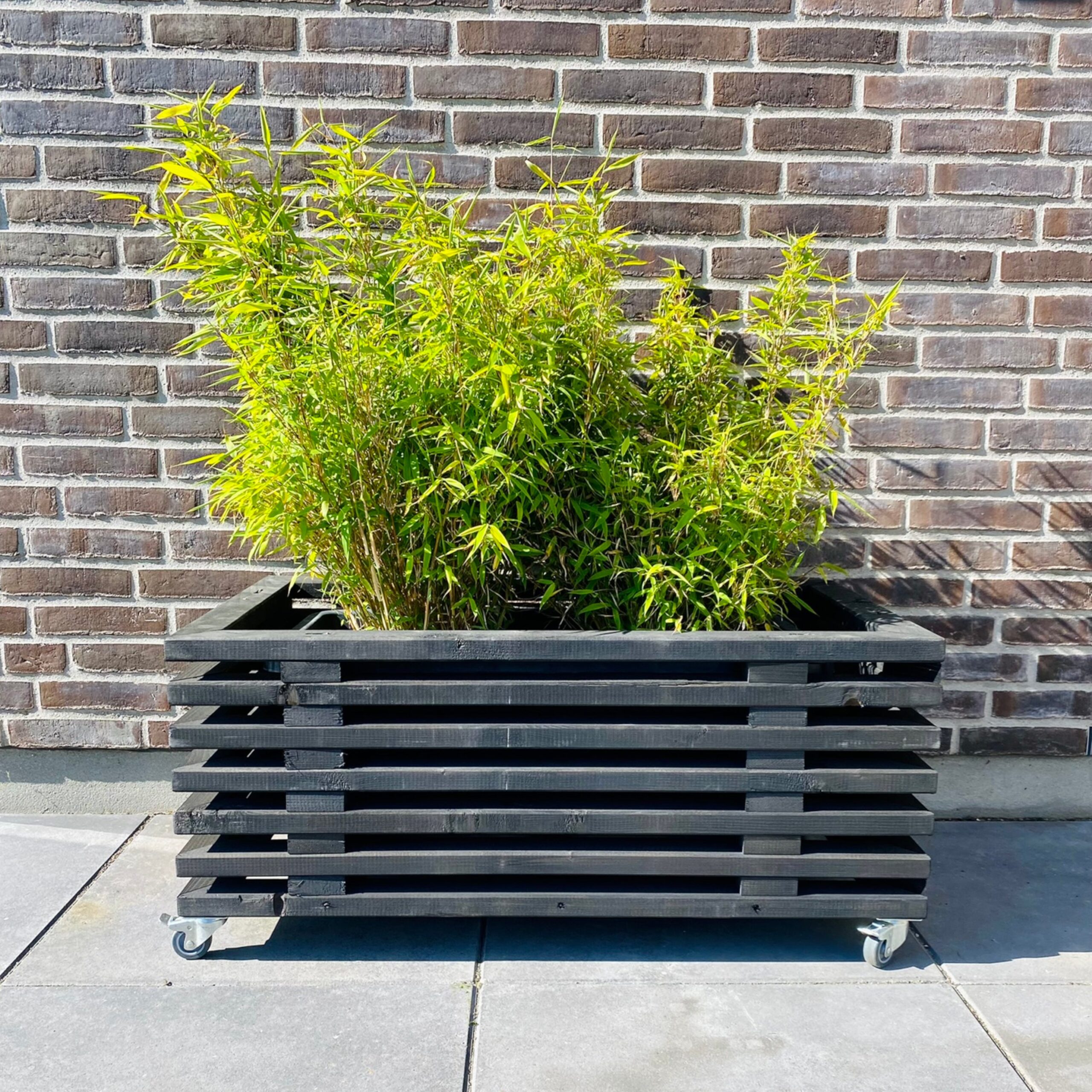 Plantekasse af Traller | Sortbejdset | 95 cm / 43 cm (7 Lægter) Plantekasse af Traller | Sortbejdset | 95 cm / 43 cm (7 Lægter)