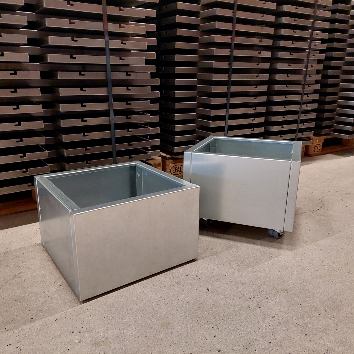 Plantekasse i galvaniseret stål - 40 x 40 x 25-Fødder-Uden flamingo-Uden kapilær Plantekasse i galvaniseret stål - 40 x 40 x 25-Fødder-Uden flamingo-Uden kapilær