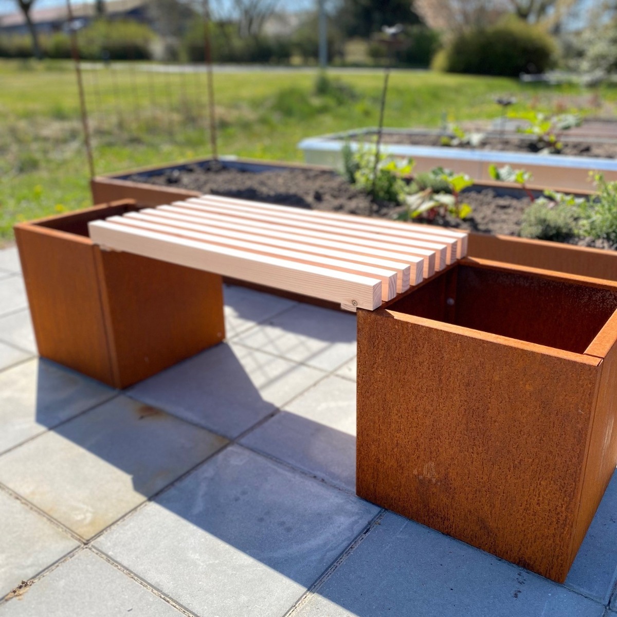 Plantekasser i cortenstål med bænk - 40 x 40 x 40 cm-Hjul-Uden flamingo-Uden kapilær Plantekasser i cortenstål med bænk - 40 x 40 x 40 cm-Hjul-Uden flamingo-Uden kapilær