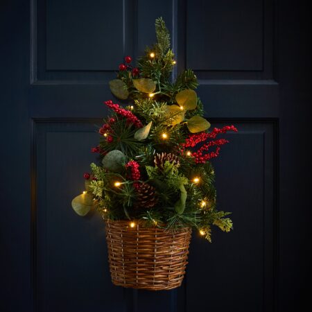 Pre-lit 20 Led Door Christmas Tree Basket With Berries Green