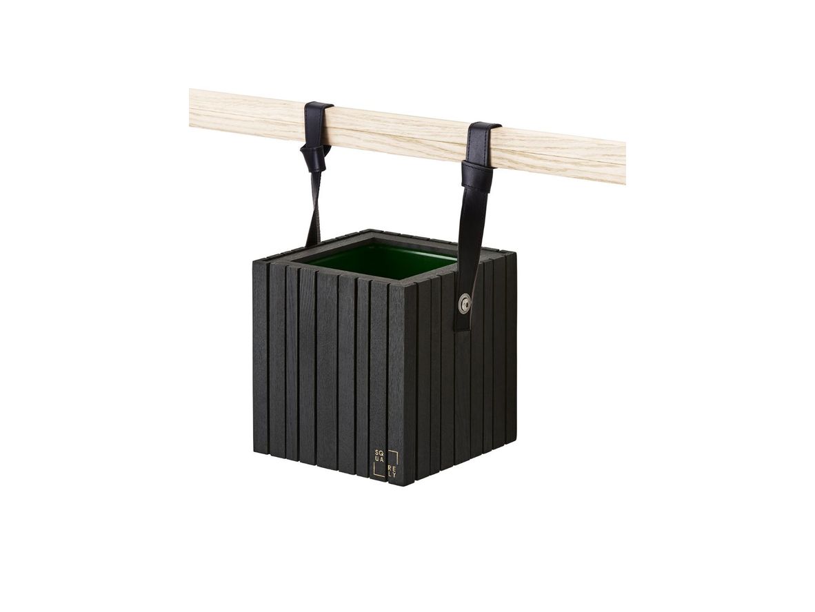 SQUARELY CPH - GrowON & HoldON - Plantekasse - Black Ash - Black Leather - W22 x H24 x D22 cm (Straps 48 cm) SQUARELY CPH - GrowON & HoldON - Plantekasse - Black Ash - Black Leather - W22 x H24 x D22 cm (Straps 48 cm)