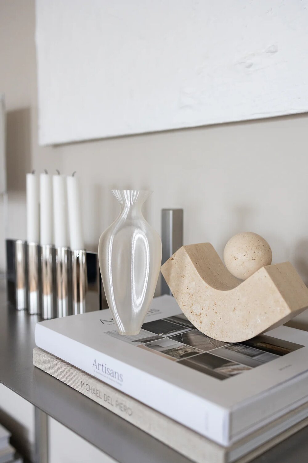 Tempus vase, Ivory - H19 cm. Tempus vase, Ivory - H19 cm.