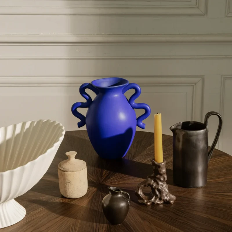 Ferm Living – Verso Vase – Blå – W27,5 x H27 x D18 cm