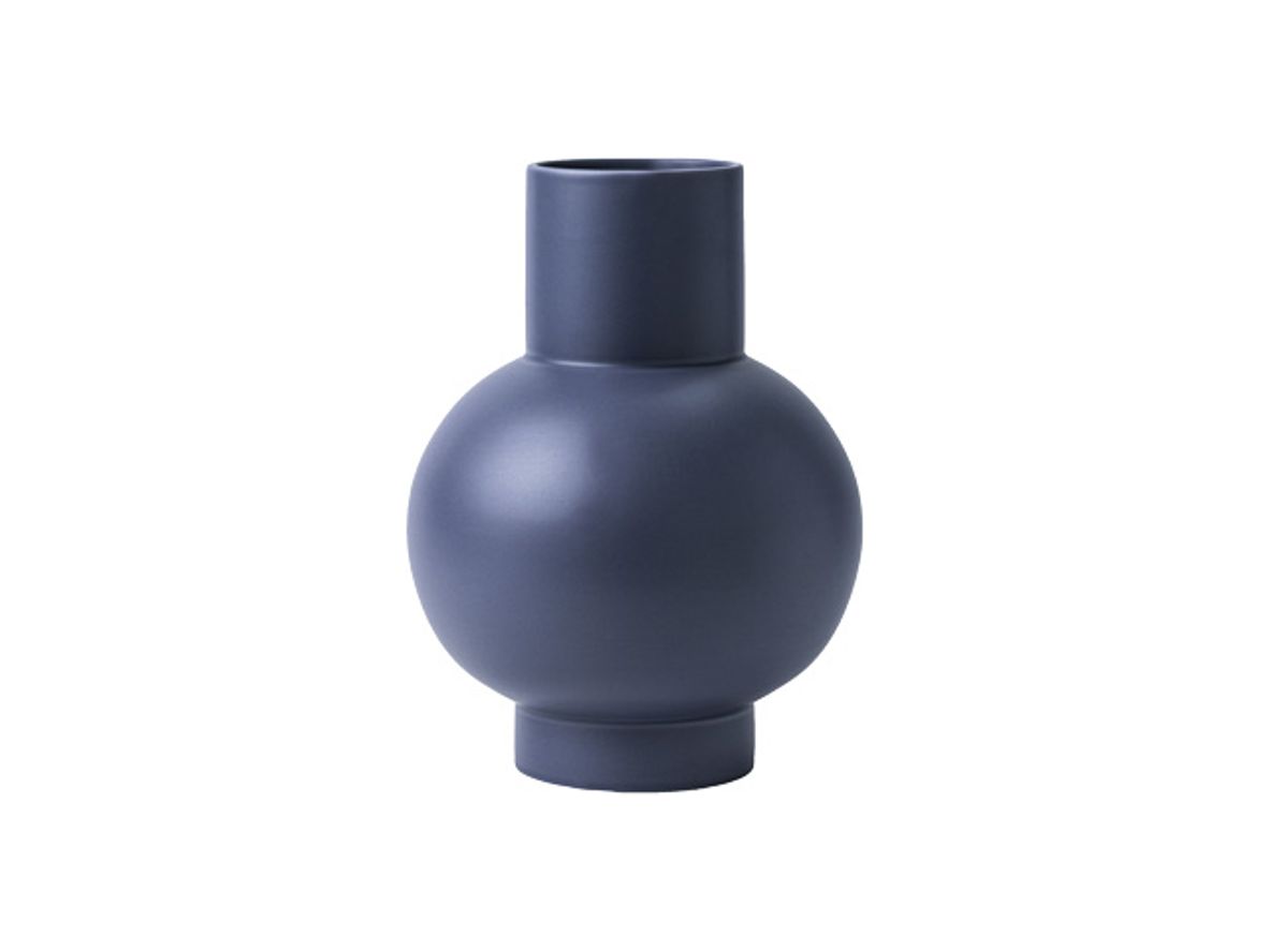 raawii - Strøm Vase / Large - Vase - Purple Ash - Ø18 x H24 cm raawii - Strøm Vase / Large - Vase - Purple Ash - Ø18 x H24 cm