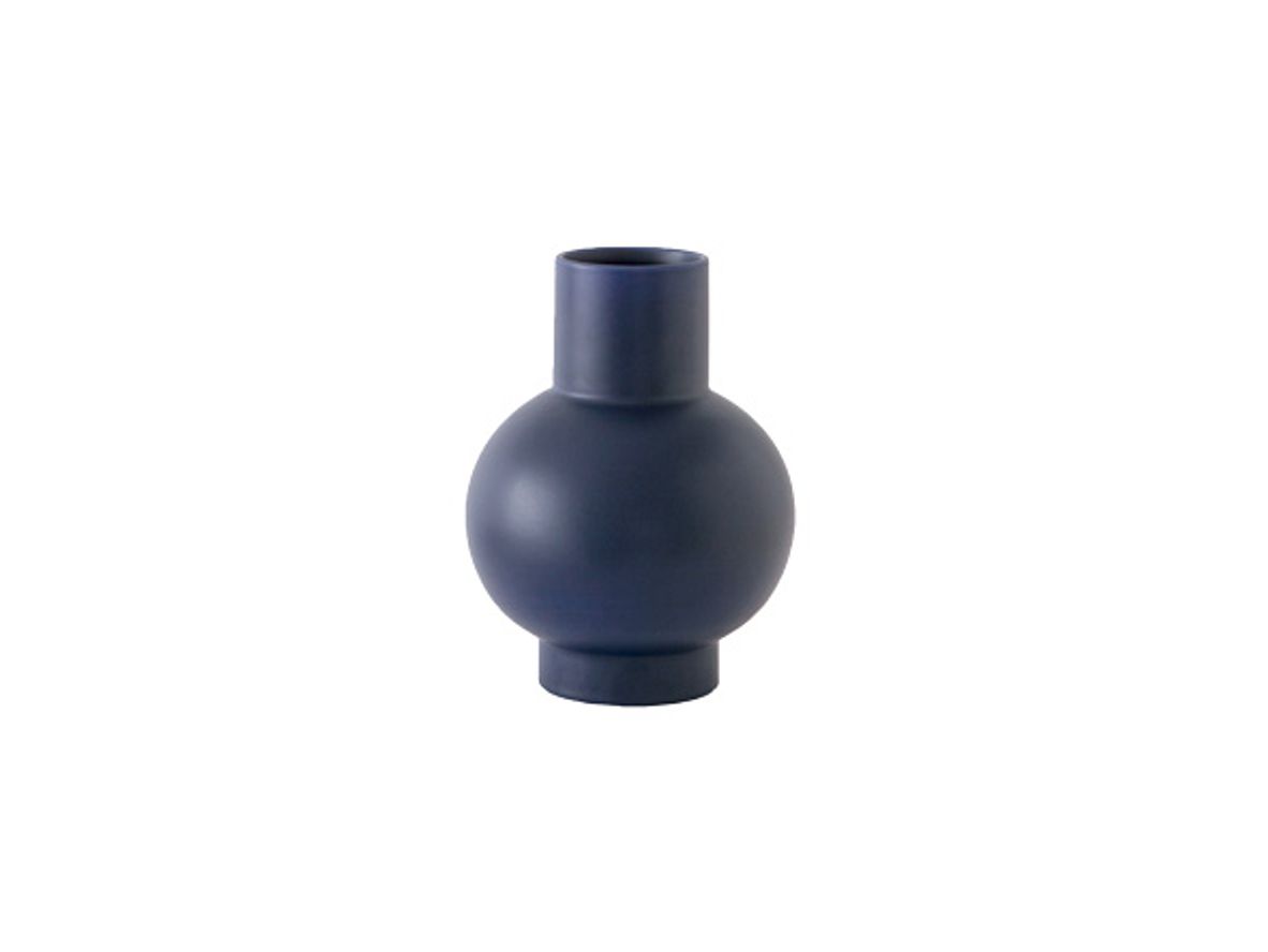 raawii - Strøm Vase / Small - Vase - Blue - Ø12 x H16 cm raawii - Strøm Vase / Small - Vase - Blue - Ø12 x H16 cm