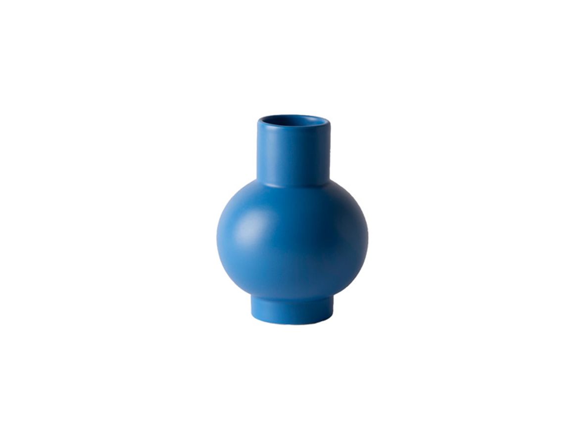 raawii - Strøm Vase / Small - Vase - Electric Blue - Ø12 x H16 cm raawii - Strøm Vase / Small - Vase - Electric Blue - Ø12 x H16 cm
