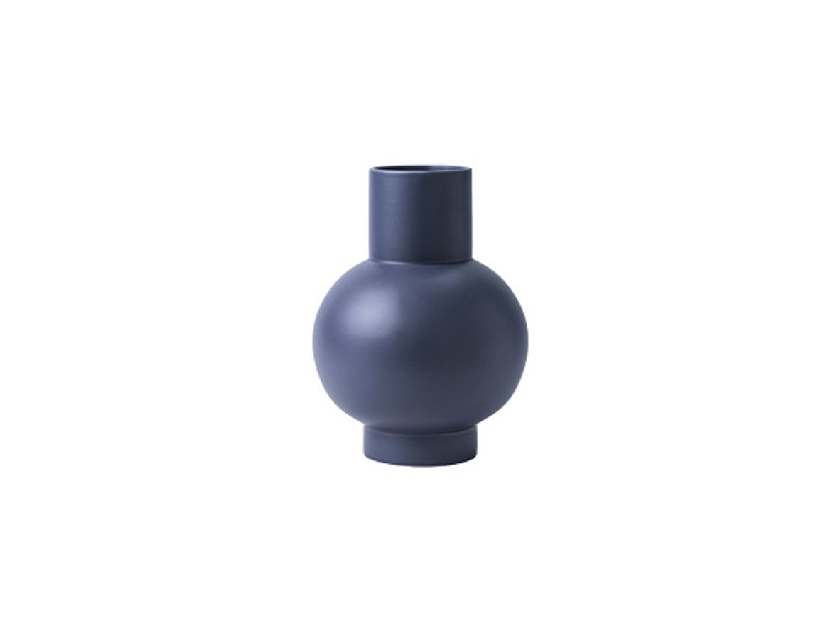 raawii - Strøm Vase / Small - Vase - Purple Ash - Ø12 x H16 cm raawii - Strøm Vase / Small - Vase - Purple Ash - Ø12 x H16 cm